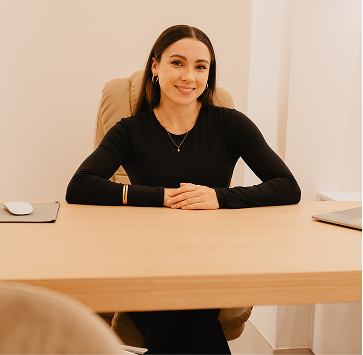 Nutricionista de AnaVictoria Clínica atendiendo una consulta